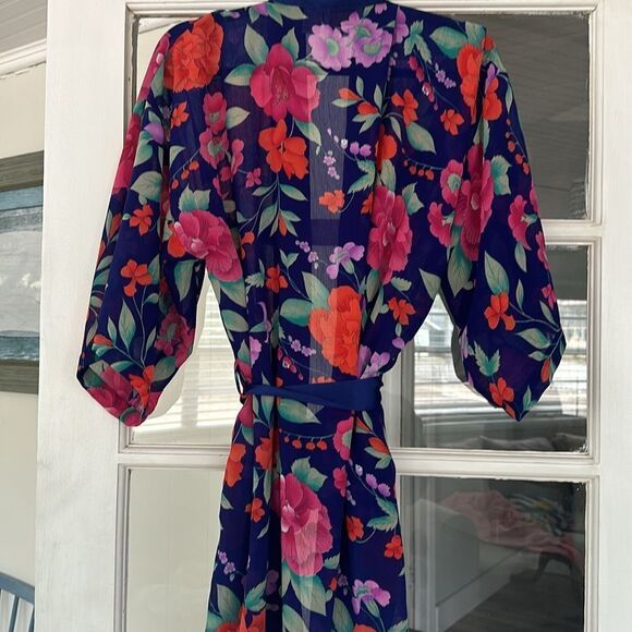 VINTAGE VICTORIA’S SECRET GOLD LABEL SILK ROBE - Picture 7 of 7